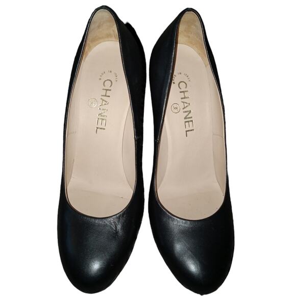 CHANEL Black Leather Rounded Toe Classics Pump Heelqs Size 38 - Picture 2 of 4
